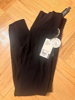 NWT Vuori AllTheForm™ Pocket Legging Sz medium Black